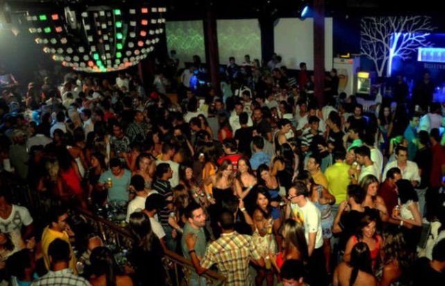Premiarán con entradas gratis a los boliches a aquellos que lleguen sobrios
