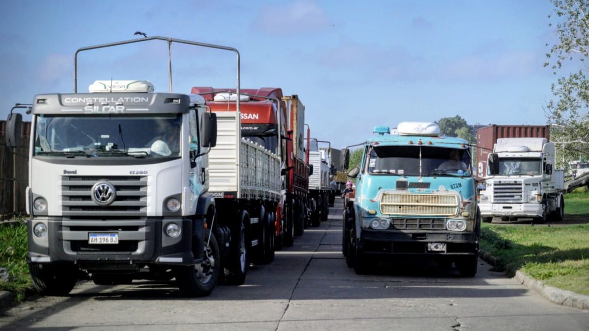 Por la cosecha récord, los camiones congestionan las rutas del cordón industrial