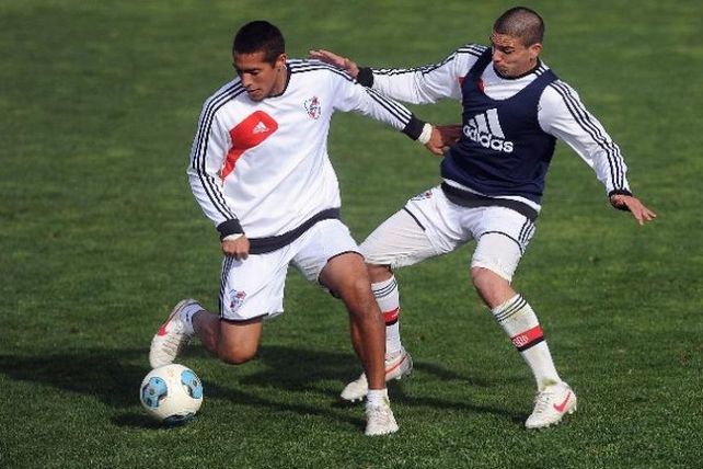 El Pelado Díaz ensayó con Fabbro y Lanzini para enfrentar a Racing