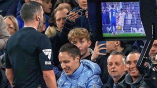Los equipos de la Premier League votaron a favor de que siga el VAR
