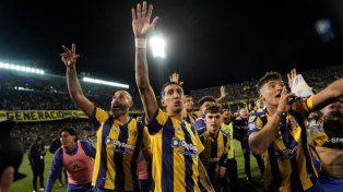 Di María, Quintana, Veliz y el resto. Todos en Central festejaron el gran triunfo en el clásico.