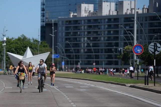 La Calle Recreativa suele ser aprovechado por una multitud para ejercitarse los domingos