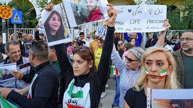 Irán dictó una nueva condena a muerte contra un joven de 18 años que se manifestó contra el asesinato de Mahsa Amini