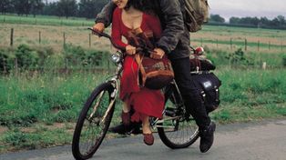 “El viaje”. Soledad Alfaro y Walter Quiroz en la escena clave del filme de Pino.