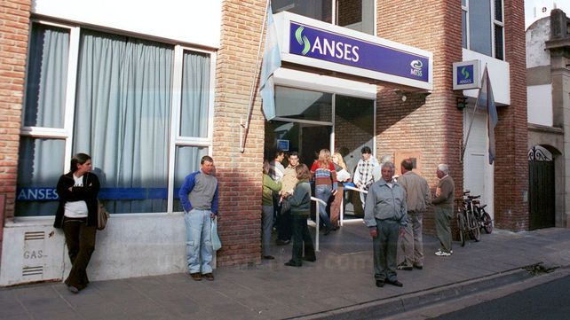 Suben el piso para cobrar asignaciones familiares y eliminan beneficios zonales