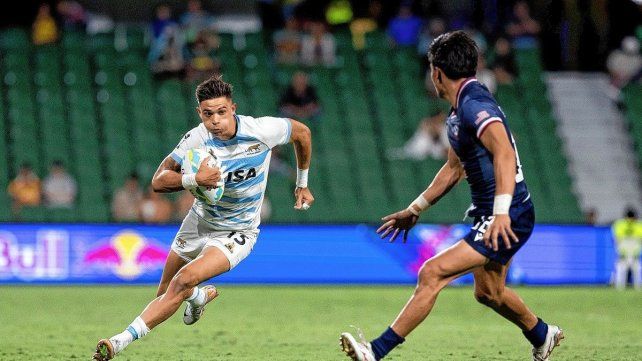 Los Pumas 7 comenzaron con un triunfo y una derrota en su estreno en Perth.