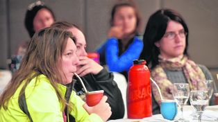 Los argentinos toman cuatro veces más mate que agua mineral