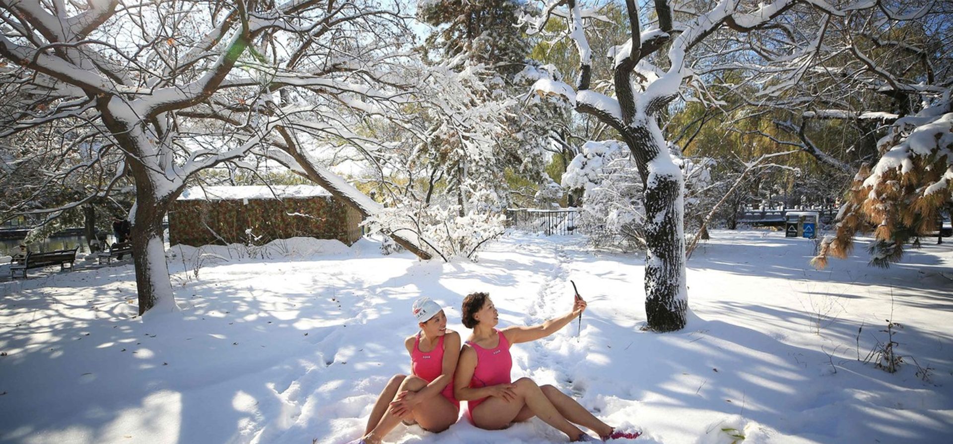 Amantes de la natación invernal en el parque Beiling después de una nevada en Shenyang, en la provincia de Liaoning, al noreste de China. Foto AFP Amantes de la natación invernal en el parque Beiling después de una nevada en Shenyang, en la provincia de Liaoning, al noreste de China. Foto AFP
