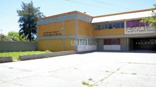 Ingresaron a la escuela Bazán y Bustos y robaron 49 notebooks