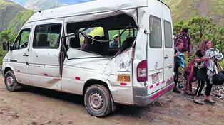 Joven de Coronda murió al caer una roca sobre el bus en que iba