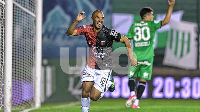 El único antecedente entre Domínguez y Falcioni fue el empate de Colón ante Banfield 1-1 en la Superliga 2017/2018.