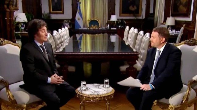 El jefe del bloque Encuentro Federal Miguel Ángel Pichetto le advirtió a Jonatan Viale que puede pasarle como a Ícaro por acercarse tanto al poder.