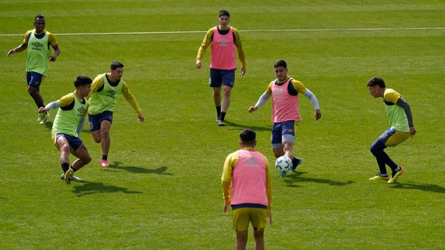 El plantel canalla tuvo el lunes libre y se reencontró en Arroyo Seco este martes por la mañana.