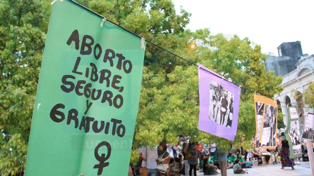 Con un tuitazo y pañuelazo reclaman la aprobación del aborto legal, seguro y gratuito