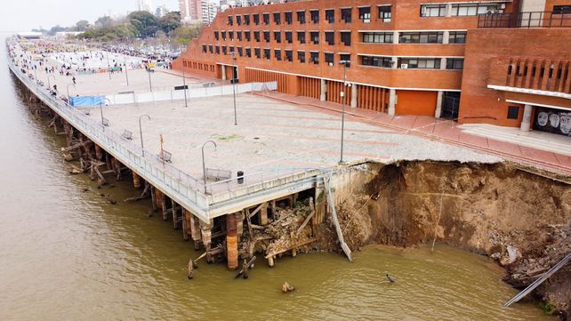 Derrumbe en el Parque España: las impresionantes imágenes captadas con el drone de La Capital
