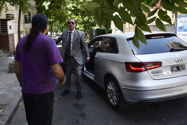 Dos hombres protagonizaron una brutal pelea por una discusión de tránsito