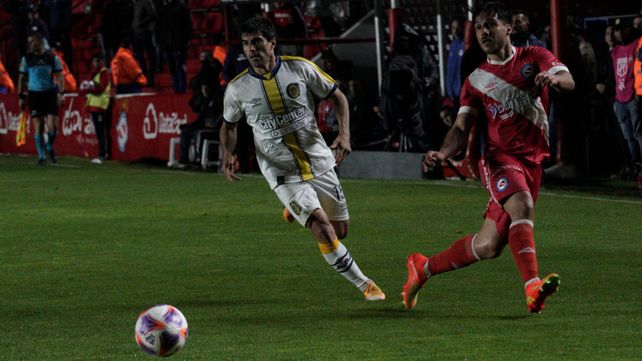 Ante Argentinos Juniors, Central estuvo ausente en el primer tiempo y mostró algo de reacción en el segundo.