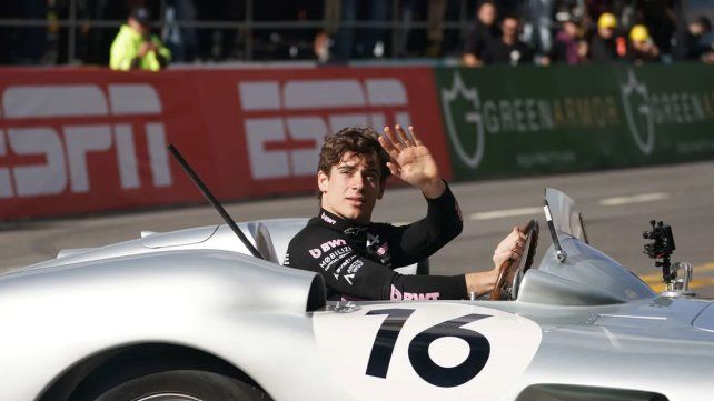 Colapinto emocionó a los nostálgicos con la histórica Flecha de Plata de Fangio