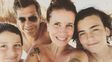 flor pena poso en modo vacaciones junto a su pareja, sus hijos y su enorme panza