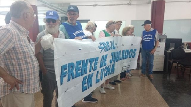 Por mejores prestaciones. Jubilados de Bermúdez