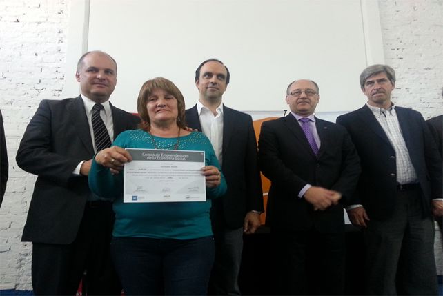 La provincia entregó 100 mil pesos en microcréditos a emprendedores sociales de Santa Fe