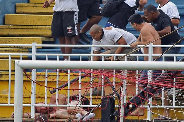 Violencia en el fútbol: una pelea entre hinchas en Brasil terminó con un barra muerto