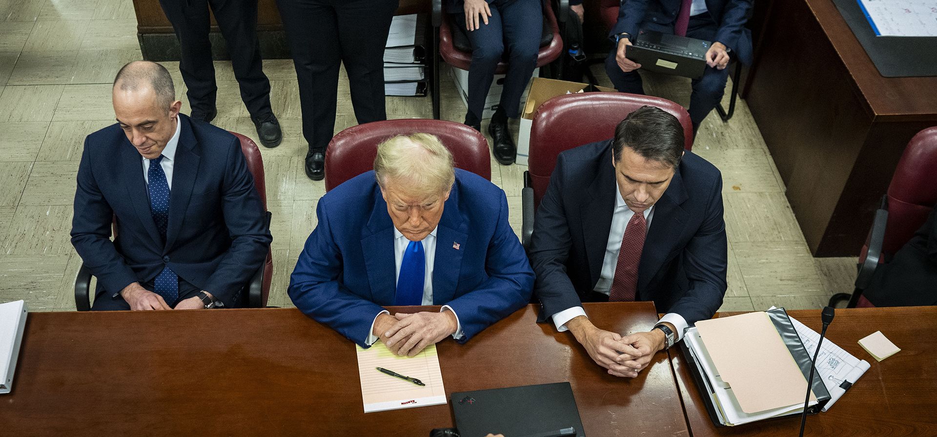 El expresidente Donald Trump aparece en el tribunal penal de Manhattan antes de su juicio en Nueva York, el viernes 3 de mayo de 2024. (Doug Mills/The New York Times vía AP, Pool El expresidente Donald Trump aparece en el tribunal penal de Manhattan antes de su juicio en Nueva York, el viernes 3 de mayo de 2024. (Doug Mills/The New York Times vía AP, Pool