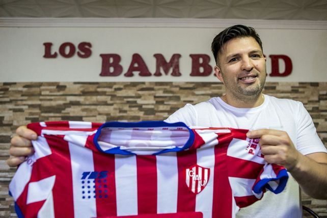 Claudio es la voz de Los Bam Band y fanático de Unión de Santa Fe. Este sábado canta en Paraná.