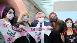 Fernández promulgó la ley laboral trans: La mejor Argentina es la que da derechos