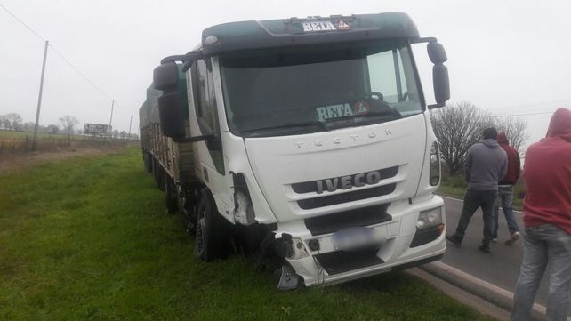El Fiat Iveco con las huellas del impacto.