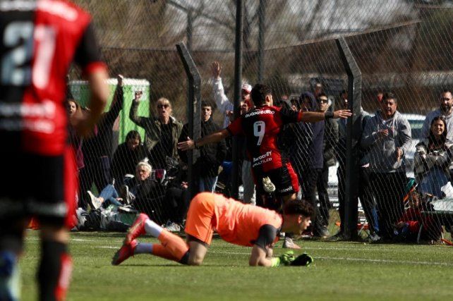 Jeremías Pérez Tica anotó el doblete para la victoria leprosa.