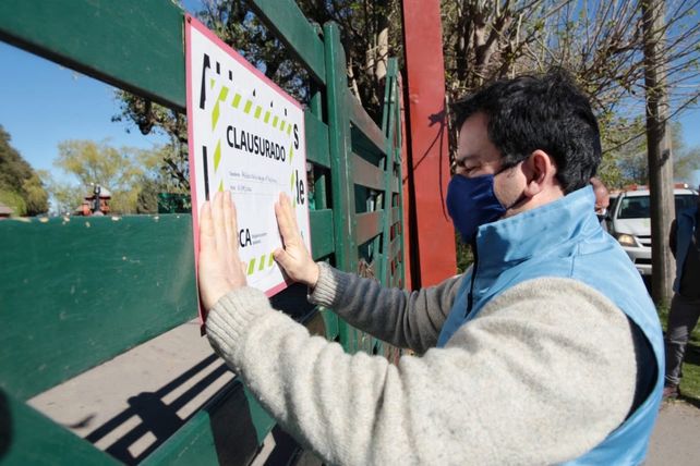 Clausuraron el zoológico de Luján, conocido por dejar tocar a los animales