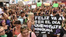 Populosa concentración y marcha por el Día de la Mujer, el año pasado, en Rosario. Populosa concentración y marcha por el Día de la Mujer, el año pasado, en Rosario.