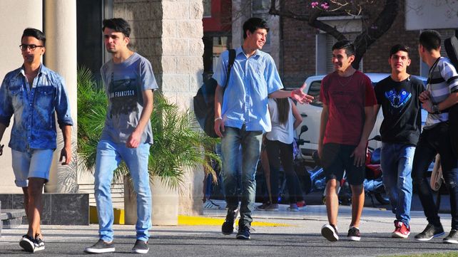Jornada con cielo despejado, vientos leves y una máxima de 24 grados