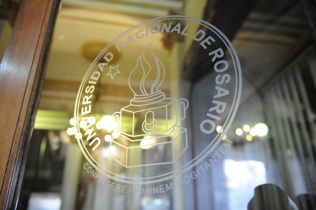 El emblema de la UNR.