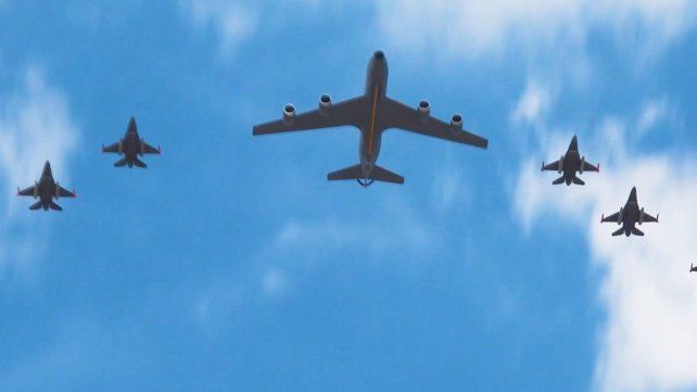 Los primeros aviones F-16 comprados a Dinamarca pasaron por Buenos Aires (CABA). Tras el vuelo rasante sobre la ciudad