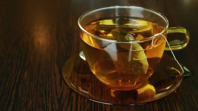 El estudio reveló que las bolsitas de té son peligrosas para la salud
