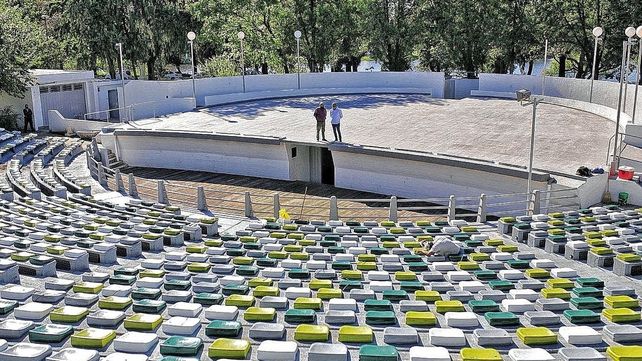El anfiteatro Juan de Garay fue construido en la década de 1970 nació con la concepción de los teatros griegos para espectáculos al aire libre