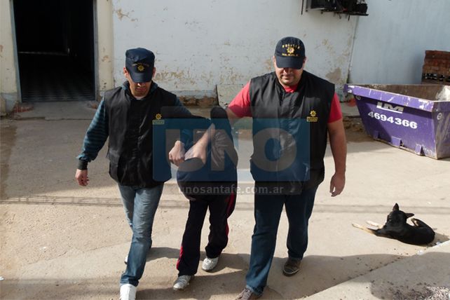 Decenas de allanamientos simultáneos y más de 20 detenidos en el barrio El Chaqueño