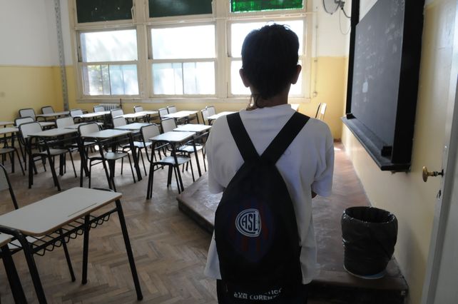 El robo en la escuela de zona oeste ocurrió anoche. Fue el quinto en quince días, denunciaron los docentes. (Foto La Capital / Archivo)