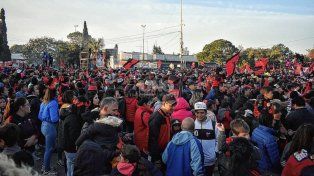 Los socios e hinchas de Colón tienen a disposición una importante promoción para comprar el libro del campeón.