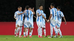 Valentino Acuña y Juan Giménez en uno de los festejos ante Brasil. Los jugadores de Central y Newells, presentes en Argentina, que empieza el hexagonal hacia el Mundial de Chile sub-20.