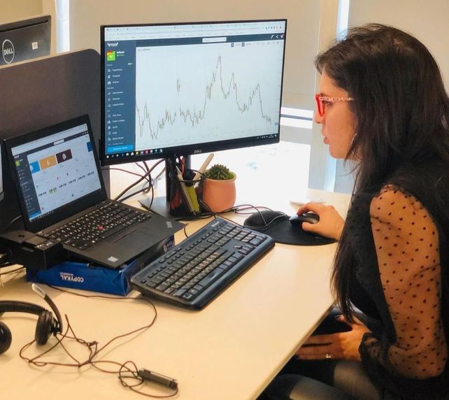 Tali realiza teletrabajo desde hace un año