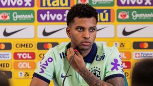 Rodrygo dijo que&nbsp; sin Neymar ni Vinicius se espera más de él en la delantera de la selección de Brasil.&nbsp; 