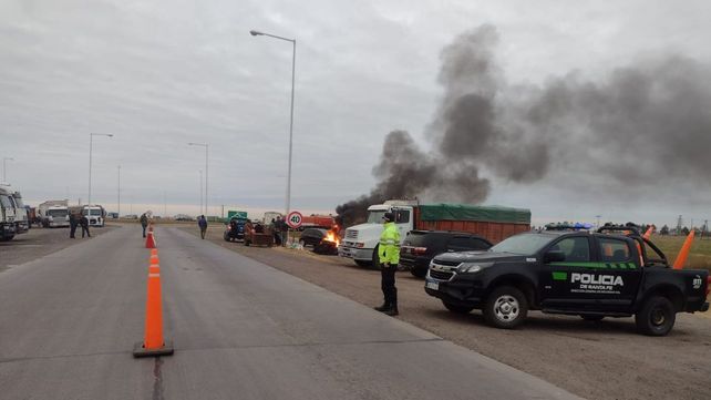 Protesta de camioneros en la ruta en este lunes.&nbsp;