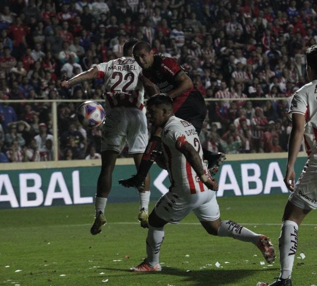 Newells golpeó justo, aguantó a Unión y se trajo tres puntos de oro