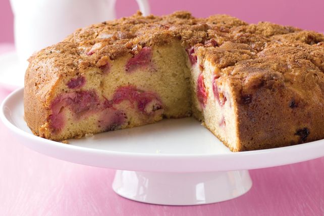 El ruibarbo es una verdura, pero que se prepara como si fuera una fruta, utilizado para pasteles.