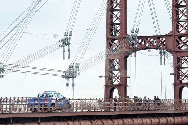 Un hombre amenazó con arrojarse desde el Puente Colgante
