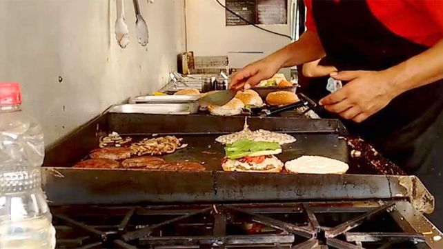 La ingesta de alimentos en mal estado se dio en un carrito ubicado en las afuera de Ceres.