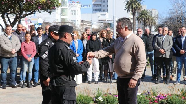 Cococcioni: Estamos entregando patrulleros 0 km en cada departamento de la provincia